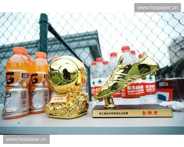 以足球奖杯为核心展现绿茵荣耀与球队辉煌之战役盛典时刻绽放光芒