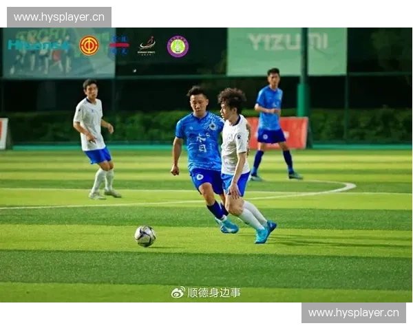 足球场上拼搏的英雄：展现运动员激情与梦想的生死决战